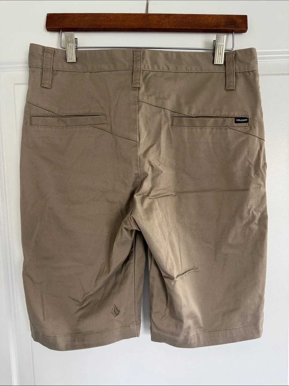 NWOT Men’s Volcom Beige Stretch Dress Shorts 29